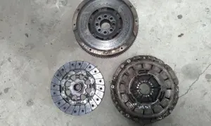 Jakie sprzęgło do BMW E46 318i? Wybierz najlepszą opcję i uniknij kosztów.