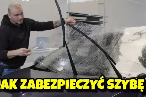 Jak przykleić folię na szybę w samochodzie, aby uniknąć pęcherzyków?