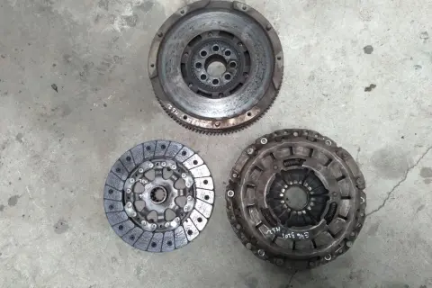 Jakie sprzęgło do BMW E46 318i? Wybierz najlepszą opcję i uniknij kosztów.