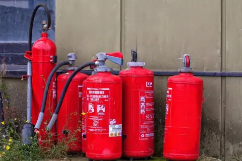 Czy gaśnica jest obowiązkowa w samochodzie? Sprawdź przepisy i konsekwencje