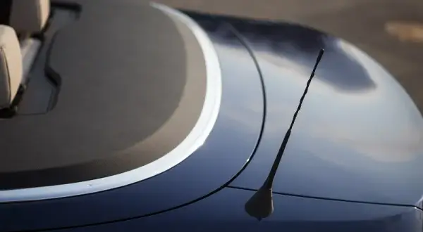 Ile kosztuje wymiana anteny w samochodzie? Sprawdź, co wpływa na ceny!