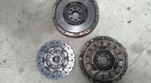 Jakie sprzęgło do BMW E46 318i? Wybierz najlepszą opcję i uniknij kosztów.