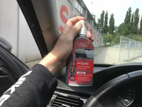 Zdjęcie Jak pozbyć się wilgoci w samochodzie? Skuteczne metody i porady, które działają